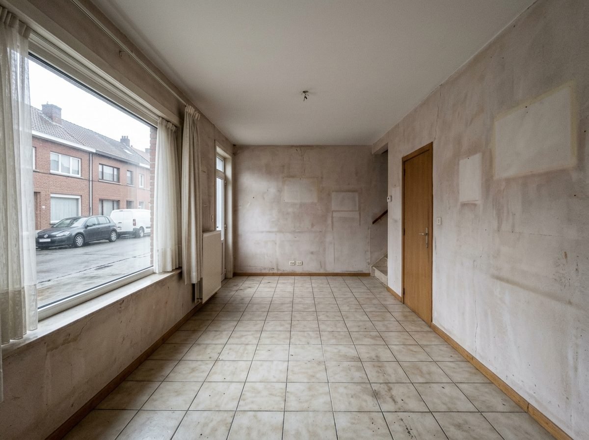 Lege geveegde woonkamer